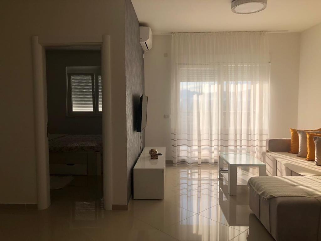 Appartamento Luda Kuca Bar Esterno foto